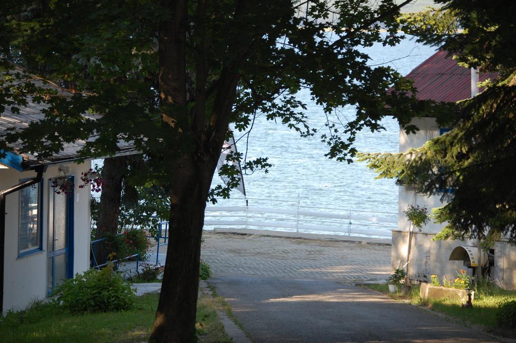 White Village Park Iskar Lake Pasarel Εξωτερικό φωτογραφία